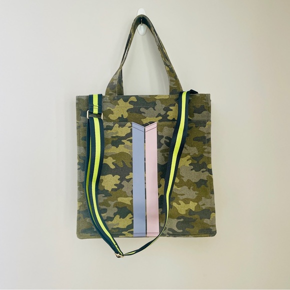 Stella & Dot Camouflage The Gamechanger Tote - Picture 2 of 12
